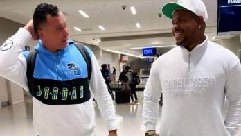 Román Torres a su llegada a Dallas.