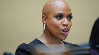 La congresista Ayanna Pressley, es la líder del movimiento en la Cámara de Representantes de EE.UU.