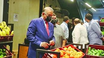 En el video el ministro admite que violó la ley para salvarlos.