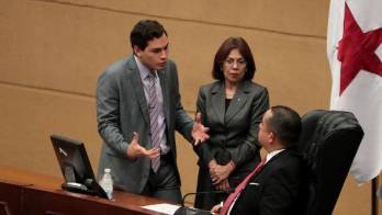 Libre postulación se impone en cargos frente a partido nuevo