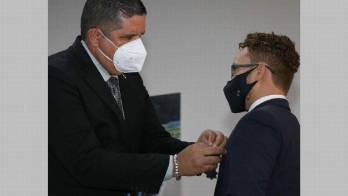 Recibe distinción oficial