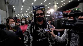 Ronaldinho llega a Río de Janeiro tras pasar seis meses detenido en Asunción