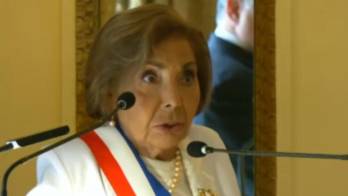 “Voy a tratar de no llorar”: Condecoran a la tía Mayín en Presidencia