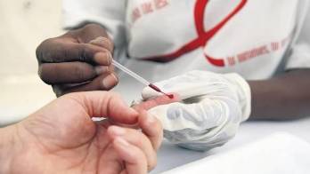 Se recomienda hacerse la prueba como parte de un control salud anual.