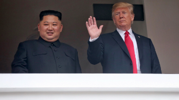 Trump trata a Kim como a un igual en una cumbre coreografiada