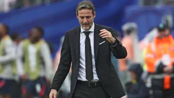 Aún sigue en duda la continuidad del técnico español-danés con la Selección Nacional