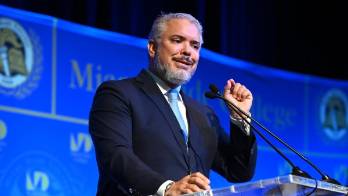 El expresidente colombiano Iván Duque interviene hoy durante el VII Diálogo Presidencial celebrado en el Miami Dade College (MDC) en Miami, Florida (EE.UU.).