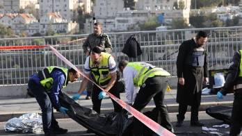 Atentado en una parada de autobús deja 3 muertos