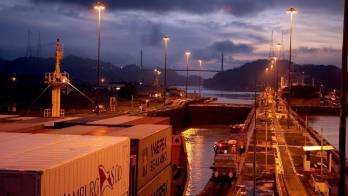 Canal de Panamá alcanza nuevo hito al transitar cuatro buques de GNL en un día