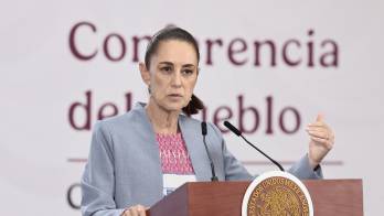 La presidenta de México, Claudia Sheinbaum, habla durante una rueda de prensa este martes en el Palacio Nacional de la Ciudad de México (México). EFE/José Méndez