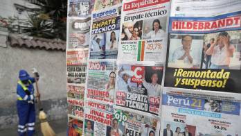 Las portadas de los diarios en Lima (Perú), reflejan lo cerrado del conteo.