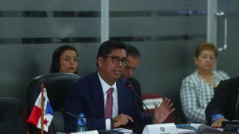 Absel Navarro, rector de la UNACHI, sustentó ante la Comisión de Presupuesto el traslado de $7.7 millones.
