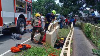 El adulto mayor fue avistado por transeúntes flotando boca abajo debajo del puente peatonal en Barú