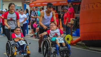 La actividad busca promover la inclusión y recaudar fondos para personas con discapacidad visual.