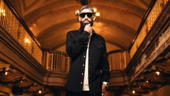 Arcángel anunció las fechas de la primera etapa de su gira 'La 8va Maravilla World Tour 20 Aniversario', que comenzará el 13 de mayo en Barcelona y pasará por 12 países y 18 ciudades hasta concluir el 26 de septiembre en Costa Rica.