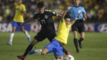 1-2. Brasil marca sobre el tiempo, remonta y conquista su cuarto título