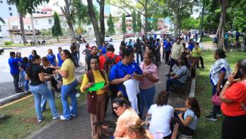 Una réplica de magnitud 4.0 provocó otra evacuación del edificio Hatillo, mientras las autoridades verifican las condiciones de seguridad.