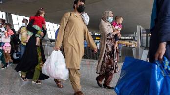 Los talibanes lanzan advertencia a EEUU sobre el uso del espacio aéreo afgano