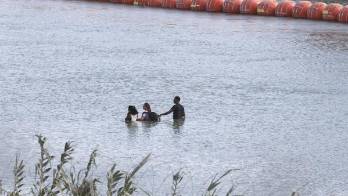 Un juez ordena a Texas (EE.UU.) retirar la barrera de boyas en la frontera con México