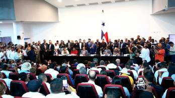 Los funcionarios exigen el cumplimiento de la ley de Descentralización.