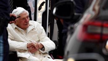 El papa emérito Benedicto XVI está gravemente enfermo, según su biógrafo
