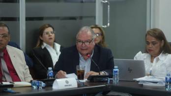 El ministro José Luis Andrade defendió ante los diputados la propuesta presupuestaria del MOP para 2027 y explicó el uso de contrataciones directas para atender emergencias viales.