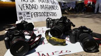 Policía detiene arbitrariamente a colaborador de EFE en la mexicana Monterrey