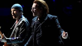 Bono, líder del grupo, que le llevó a realizar a finales del pasado año una pequeña gira por teatros por diversas ciudades como Madrid.