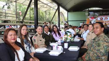 SENAFRONT realizó un almuerzo dedicado a las mujeres de uniforme y al personal femenino no juramentado.