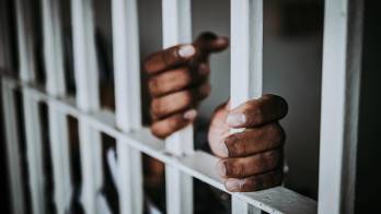 El caso generó conmoción debido a que la víctima estaba bajo el cuidado directo del condenado.