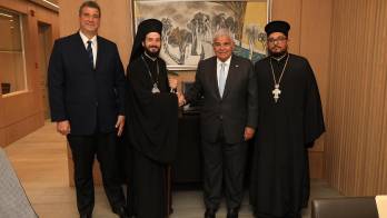 Presidente Mulino recibe a misión que coordina visita de Papa de Alejandría