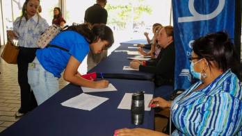 El programa está dirigido a adolescentes de entre 15 y 17 años en situación de vulnerabilidad social.