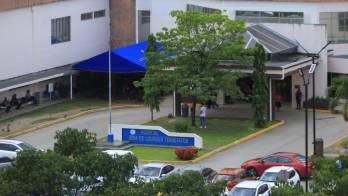 Roger Kennedy fue trasladado al hospital Irma de Lourdes Tzanetatos, donde falleció, mientras que el otro sujeto resultó ileso del atentado en El Paical.