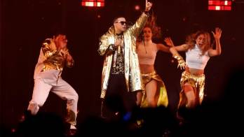 Daddy Yankee durante uno de sus performances.