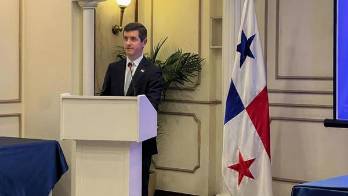 El vicecanciller de Panamá, Carlos Hoyos, en declaraciones a los medios con motivo de su reunión de este miércoles en Nueva Delhi (India) con su par indio, Pabitra Margherita.