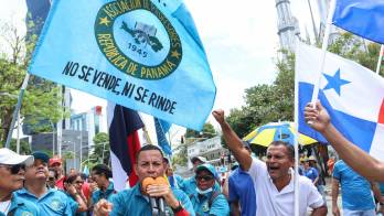 Docentes siguen clamando justicia y exigen su retorno a las aulas.