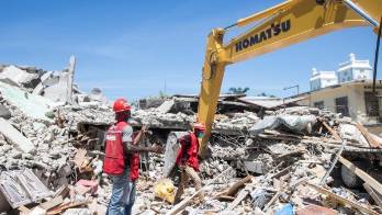 Aumentan a 1,297 los muertos por el terremoto en Haití