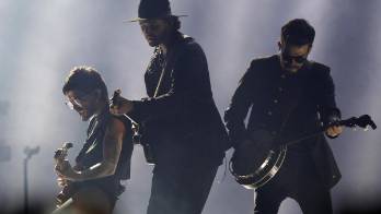 Morat estrena una versión mariachi junto a una nieta de Vicente Fernández