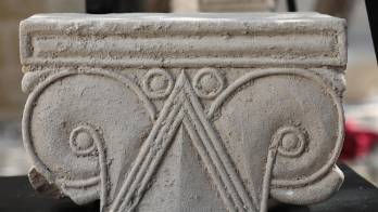 Hallan suntuosos capiteles de monumento milenario de la antigua Jerusalén