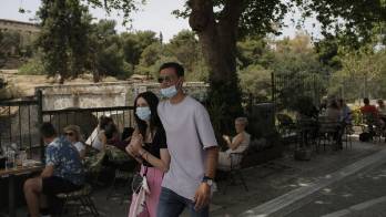 Grecia creará espacios exclusivos para las personas vacunadas