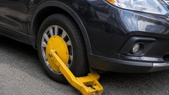 Vehículos que obstruyan espacios públicos serán inmovilizados.