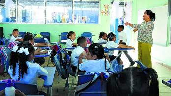 Según el Gobierno el 98.4% de las escuelas están operativas.
