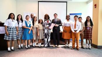 La iniciativa busca fortalecer la formación de estudiantes de turismo mediante alianzas entre centros educativos y empresas del sector hotelero.