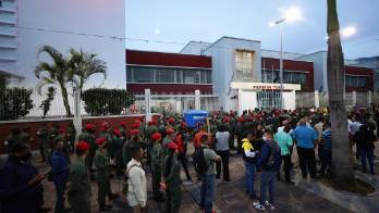 Abren los primeros centros de votación en Venezuela para las elecciones regionales y locales