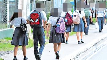 La Policía reforzó las revisiones en los centros educativos de Colón.