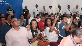 Más de 700 personas recibieron hoy las llaves de 179 apartamentos correspondientes a la séptima fase del proyecto habitacional Ciudad Esperanza.