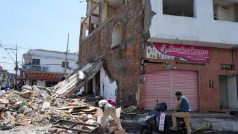 Fotografía que muestra las ruinas de un local comercial este jueves, afectado por el sismo de 7.4 de magnitud que azotó a Colombia el pasado 10 de agosto, en Cali (Colombia). EFE/ Ernesto Guzmán