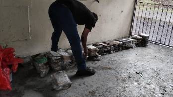 Parte de la sustancia hallada tras el conato registrado en una residencia.