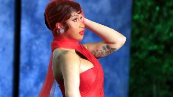 Subastan el micrófono que Cardi B arrojó a fanática&nbsp;