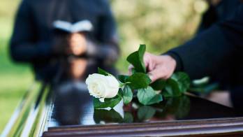 La familia solicita la intervención de la Acodeco y otras autoridades para que revisen este tipo de prácticas en algunas funerarias.